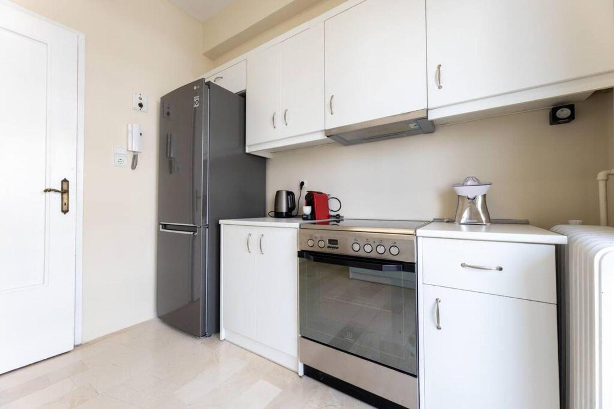 Amfitritis Family Lux Apartment At Palaio Faliro Athens Exterior photo